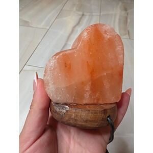 Himalayan Pink Salt Lamp Heart Shaped USB Powered Wood Base Small Desk Decor‎
